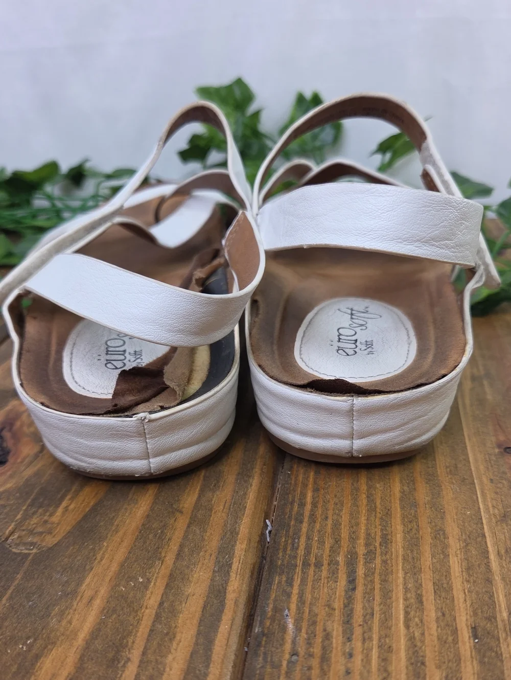 Euro Soft by Sofft. White Flip Flop Sandal. Size 8M - Picture 4 of 8